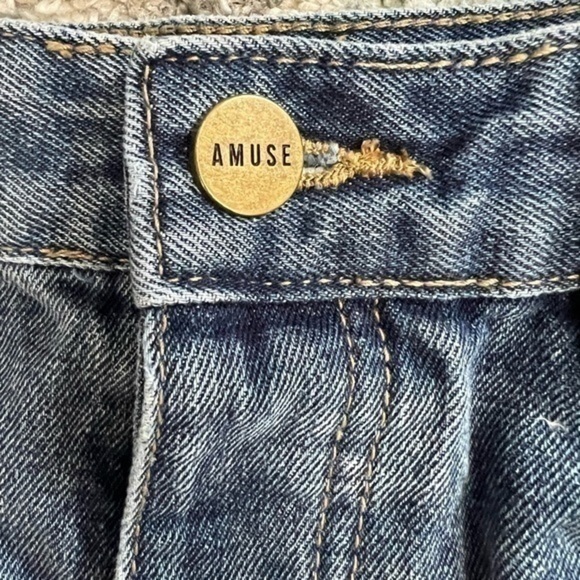 Amuse Society womens size 28 high rise frayed hem jean shorts - Picture 5 of 7